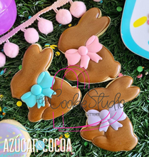 Cargar imagen en el visor de la galería, Cortador de Galleta Conejito Moño