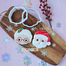 Cargar imagen en el visor de la galería, Set Cortadores de Galleta Pareja Claus 2023 (2 Piezas)