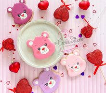 Cargar imagen en el visor de la galería, Cortador de Galleta Cara Osito Arcoiris