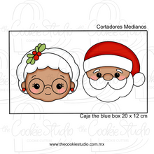 Cargar imagen en el visor de la galería, Set Cortadores de Galleta Pareja Claus 2023 (2 Piezas)