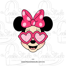 Cargar imagen en el visor de la galería, Cortador de Galleta Cara Ratoncita Lentes Corazón