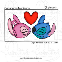 Cargar imagen en el visor de la galería, Set Cortadores de Galleta Extraterrestres Enamorados (2 Piezas)