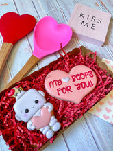 Cargar imagen en el visor de la galería, Cortador de Galleta Robot Corazón