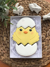 Cargar imagen en el visor de la galería, Set Cortadores de Galleta Pollito Cascarón Armable