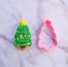 Cargar imagen en el visor de la galería, Cortador de Galleta Árbol Navideño con Estrella
