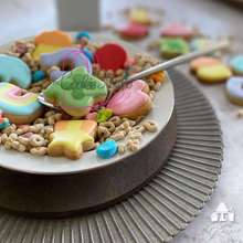 Cargar imagen en el visor de la galería, Set Cortadores de Galletas Lucky Charms (9 Piezas)
