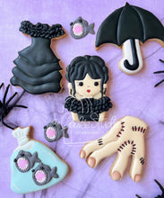 Cargar imagen en el visor de la galería, Cortador de Galleta Vestido Negro
