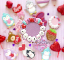 Cargar imagen en el visor de la galería, Cortador de Galleta Pulsera Friends
